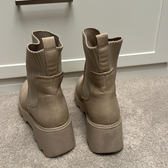 DV Dolce Vita Chelsea Lug Boot - Picture 3 of 6